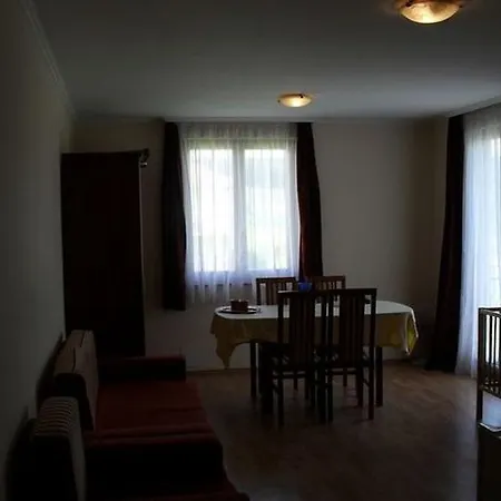 Marta Apartman Διαμέρισμα Kehidakustány